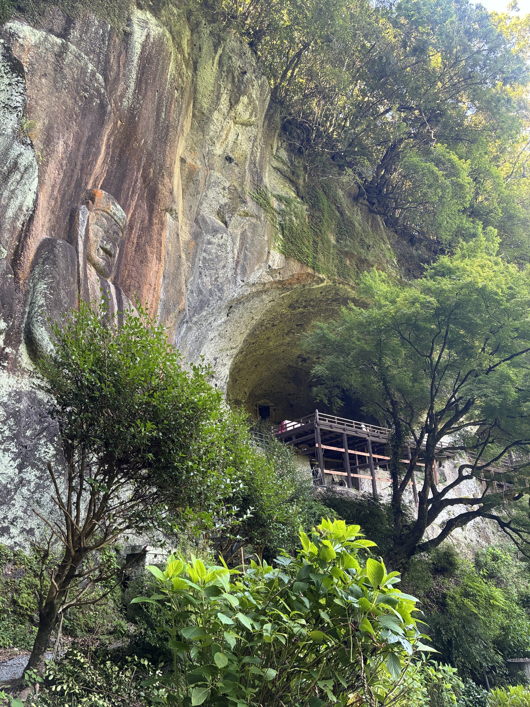 Fukoji Magaibutsu: The Cliff-Carved Buddha Almost No One Visits